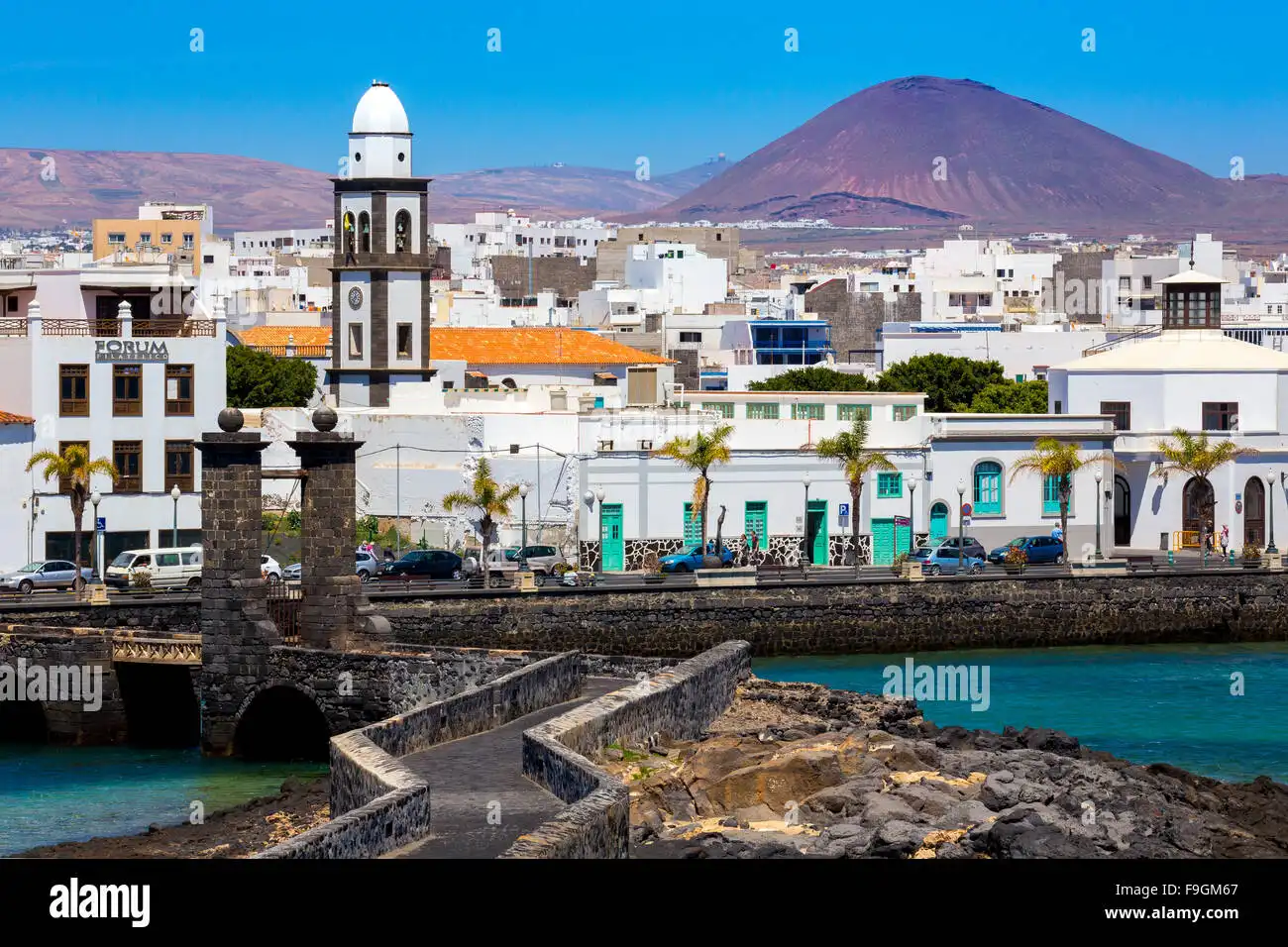 Descubre Arrecife: La Capital de Lanzarote y Sus Encantos