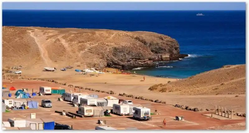 Área de Acampada de Papagayo: Tu Guía Completa para Camping en Lanzarote