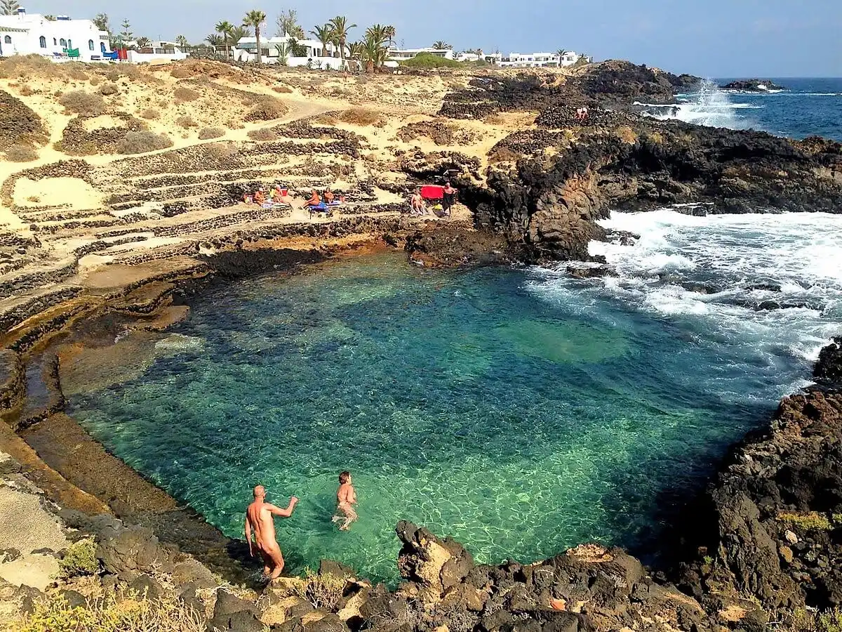 Descubre Charco del Palo: El Pueblo Nudista de Lanzarote