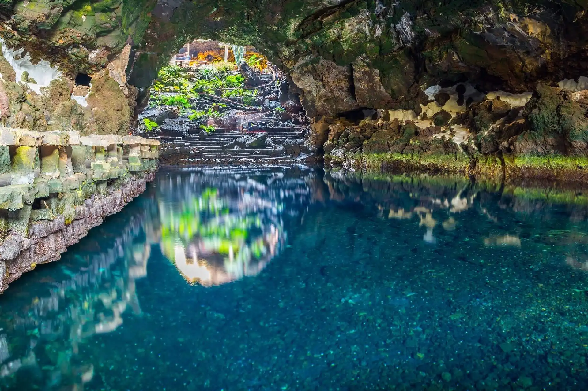 Explorando los Jameos del Agua en Lanzarote: Un Tesoro Natural