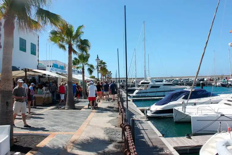 Descubre el Mercadillo de Playa Blanca: Un Paraíso de Compras en Lanzarote